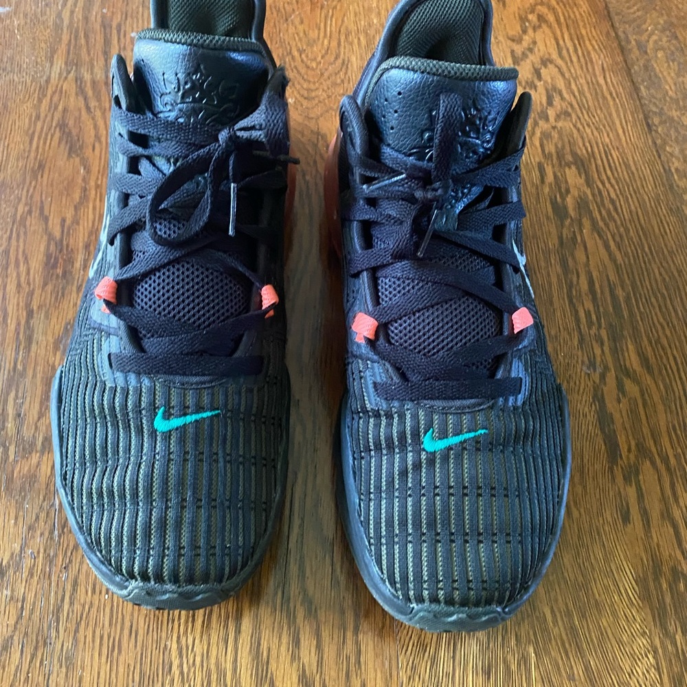 Nike Lebron Witness 6 Size 10 - Black Sequoia Crimson Pulse 2022